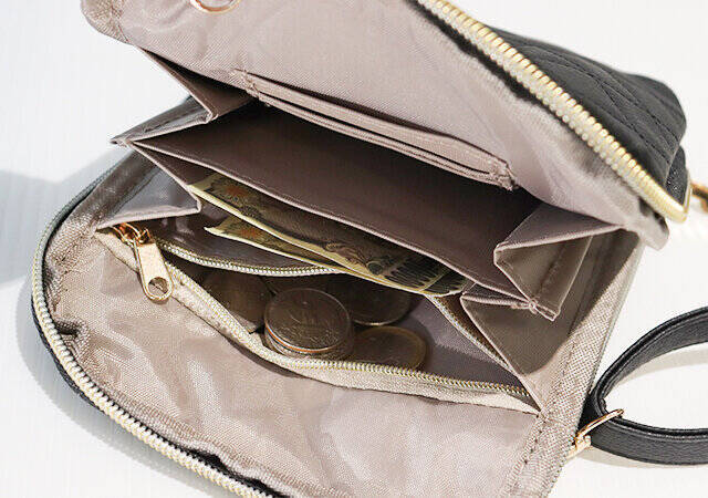 やっぱり付録バッグは「黒」が万能！ムーミンの高見えキルティングスマホショルダー