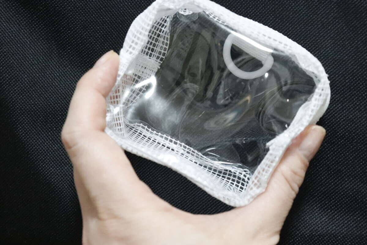 100均で何気なく買ったら便利だった！「あえて中身を隠さない」のが最強！チャームポーチ