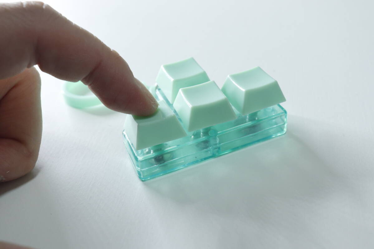 これな～んだ？音好きな人に見つかったらマズイ！カチッと押せる人気の100均キーホルダー