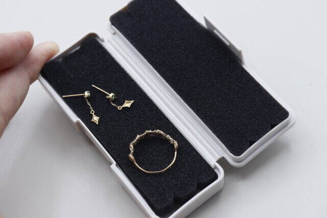 セリアで見つけた持ち運びの最適解♡ケースを開けると嬉しい工夫が…！