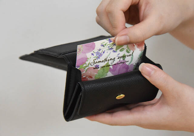 もはや事件レベルの豪華付録！財布の概念ぶっ飛んだ…！大人気ブランドの縦型ミニ財布♡