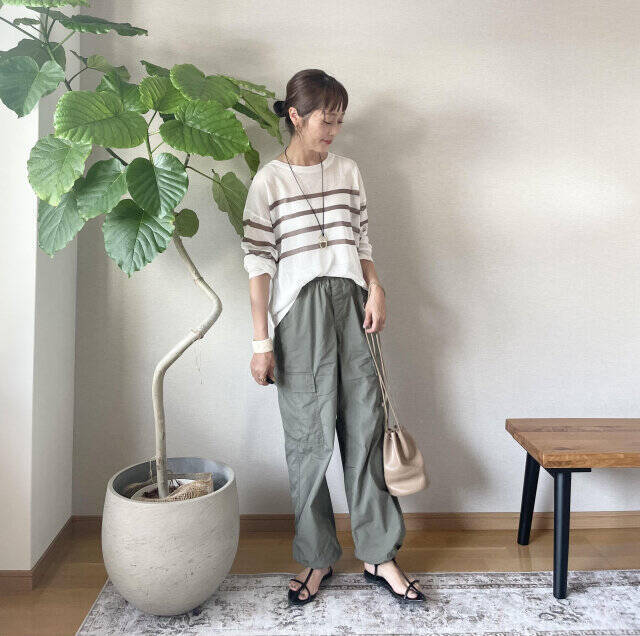 流行ってるけど…どう着るのが正解？今季のトレンド♡ユニクロカーゴパンツで大人の旬コーデ