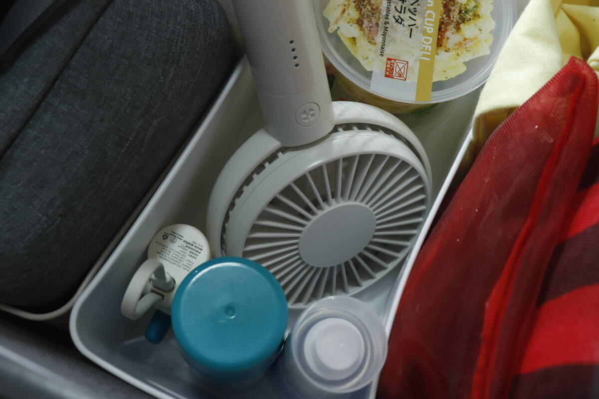 名品見つけちゃった！「ごちゃついてイライラ…」から即開放！融通が利く柔軟な100均ケース
