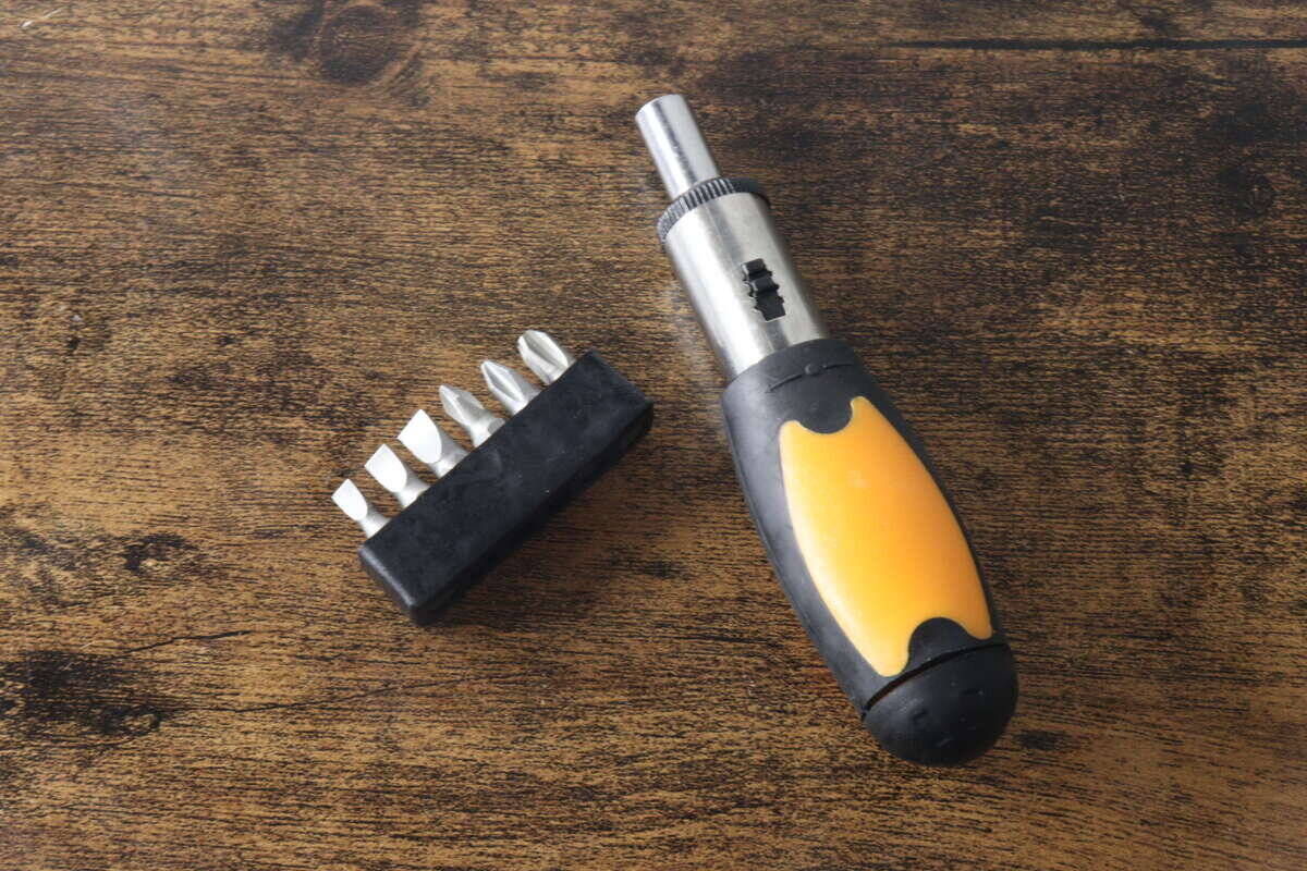 100均で買えるのが奇跡！「小さいのに高機能！」300円だけど買ってよかった本格工具
