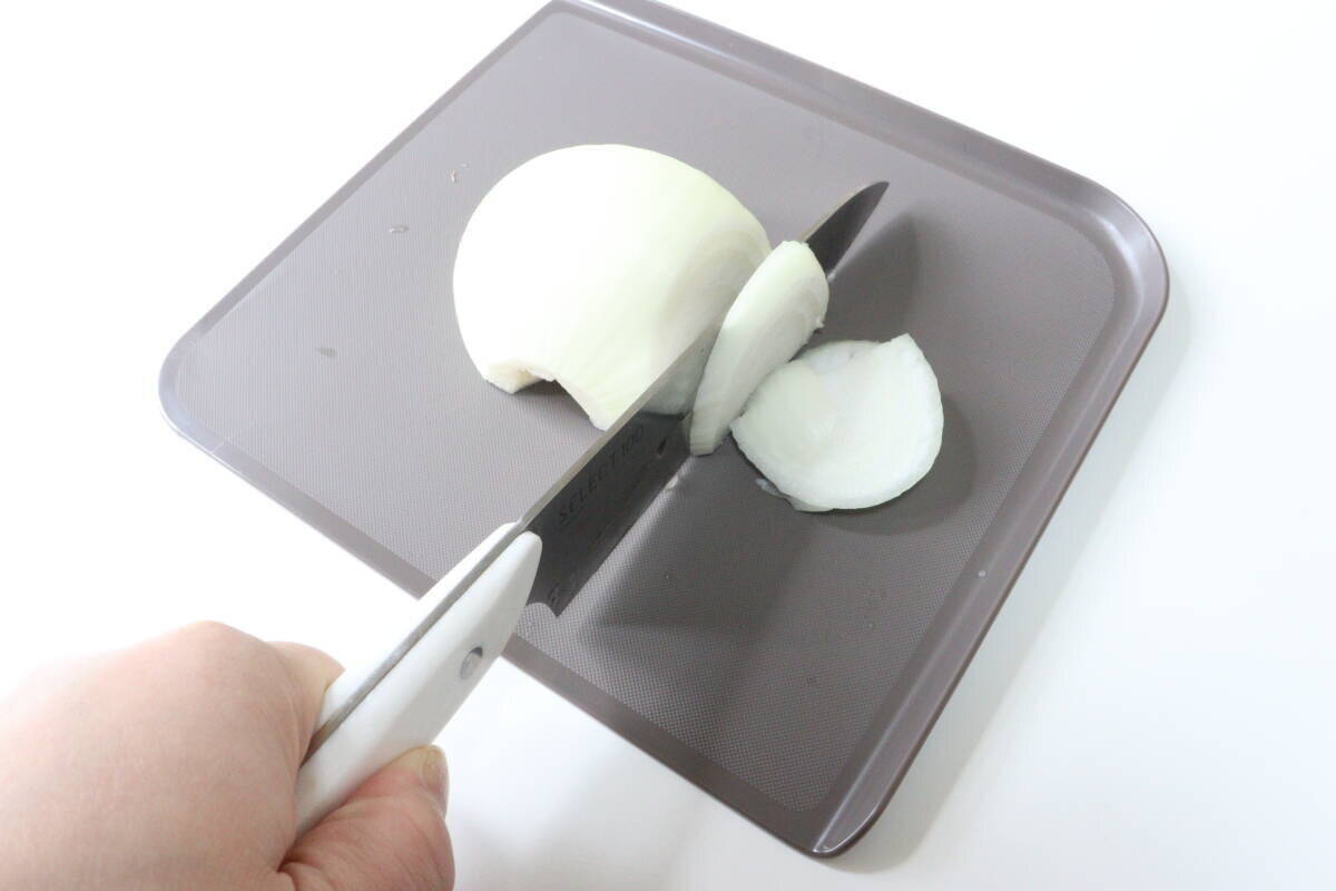 ついに出た～！「漂白できるタイプで100円は嬉しい！」狭い場所で使いやすいまな板