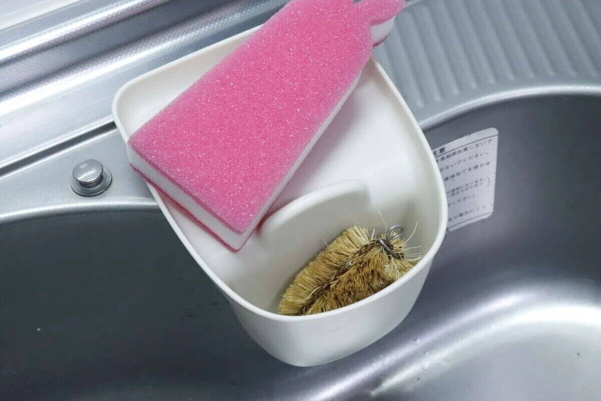 100均からついに出たよ～！「使いやすさが段違い！」「楽すぎる！」優秀キッチンホルダー3選