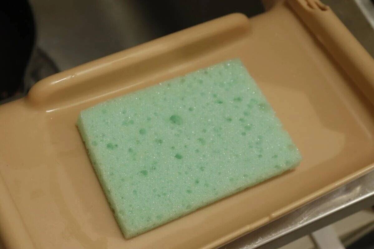 100均からついに出たよ～！「使いやすさが段違い！」「楽すぎる！」優秀キッチンホルダー3選