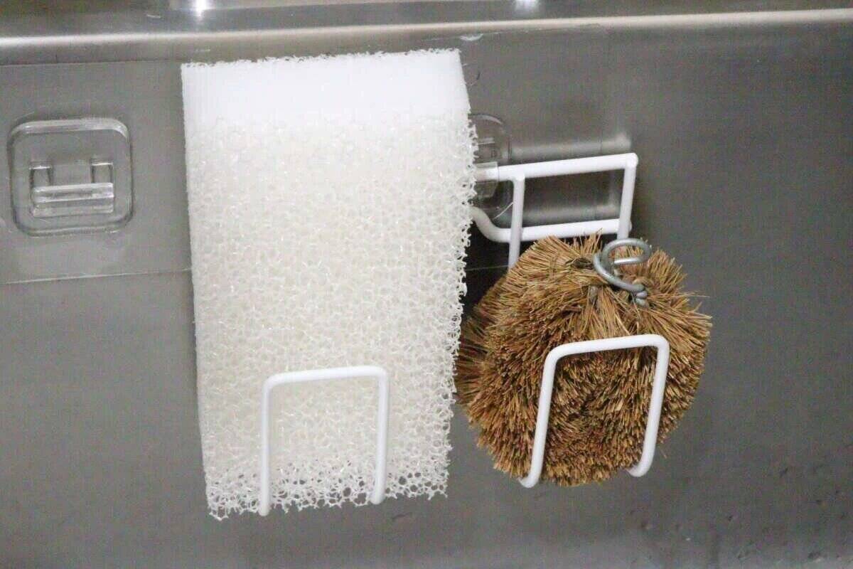 100均からついに出たよ～！「使いやすさが段違い！」「楽すぎる！」優秀キッチンホルダー3選