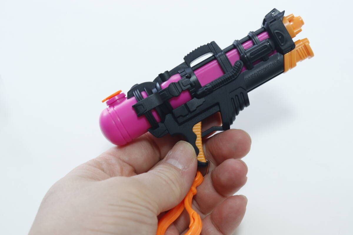 まさかの本物って…？！「ちょっと高いなと思ったら納得」100均のミニチュアキーホルダー