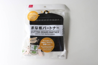 100均の板を使うと捗るよ～！「地味だけどいい仕事してくれる！」「台所に常備したい！」