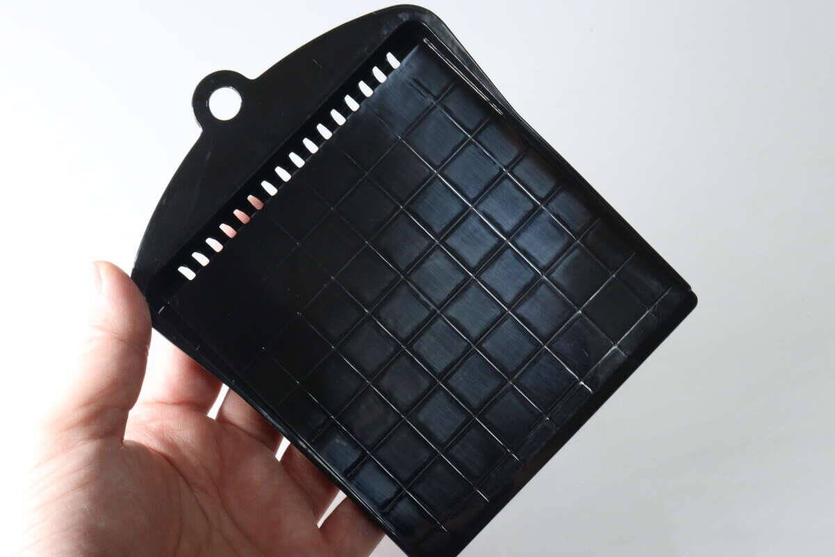 100均の板を使うと捗るよ～！「地味だけどいい仕事してくれる！」「台所に常備したい！」