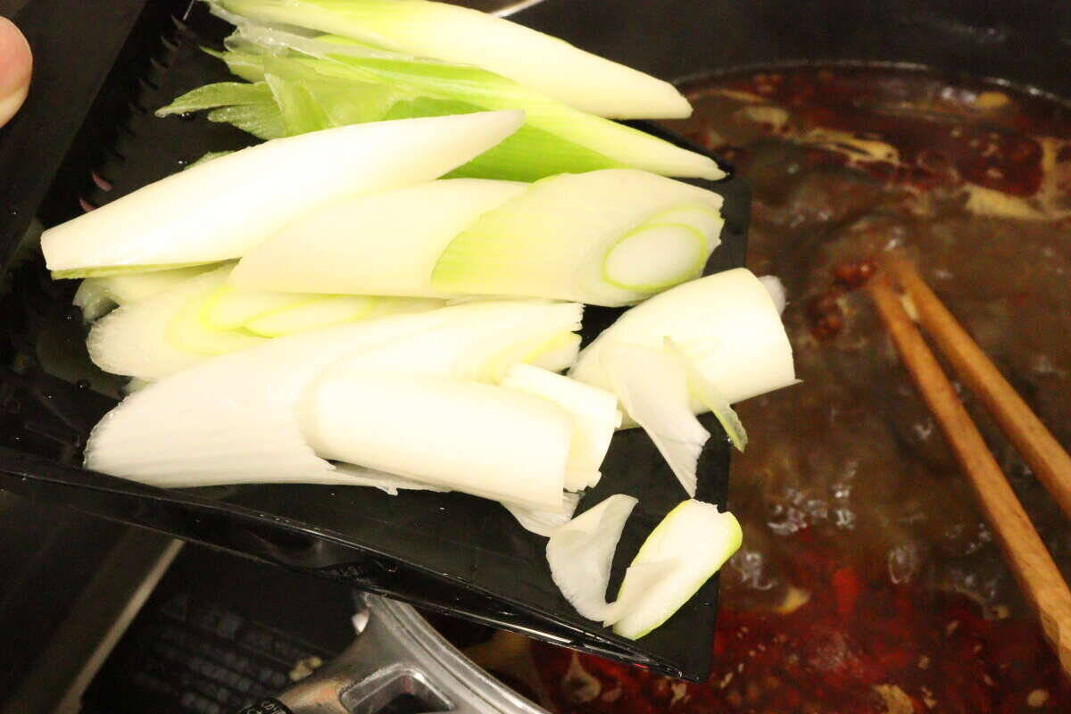 100均の板を使うと捗るよ～！「地味だけどいい仕事してくれる！」「台所に常備したい！」