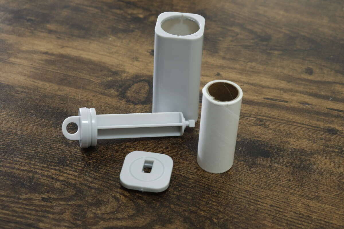 こんなに小さくなっちゃうの！？本体を押し出すと…？出先でスマートに使える100均グッズ