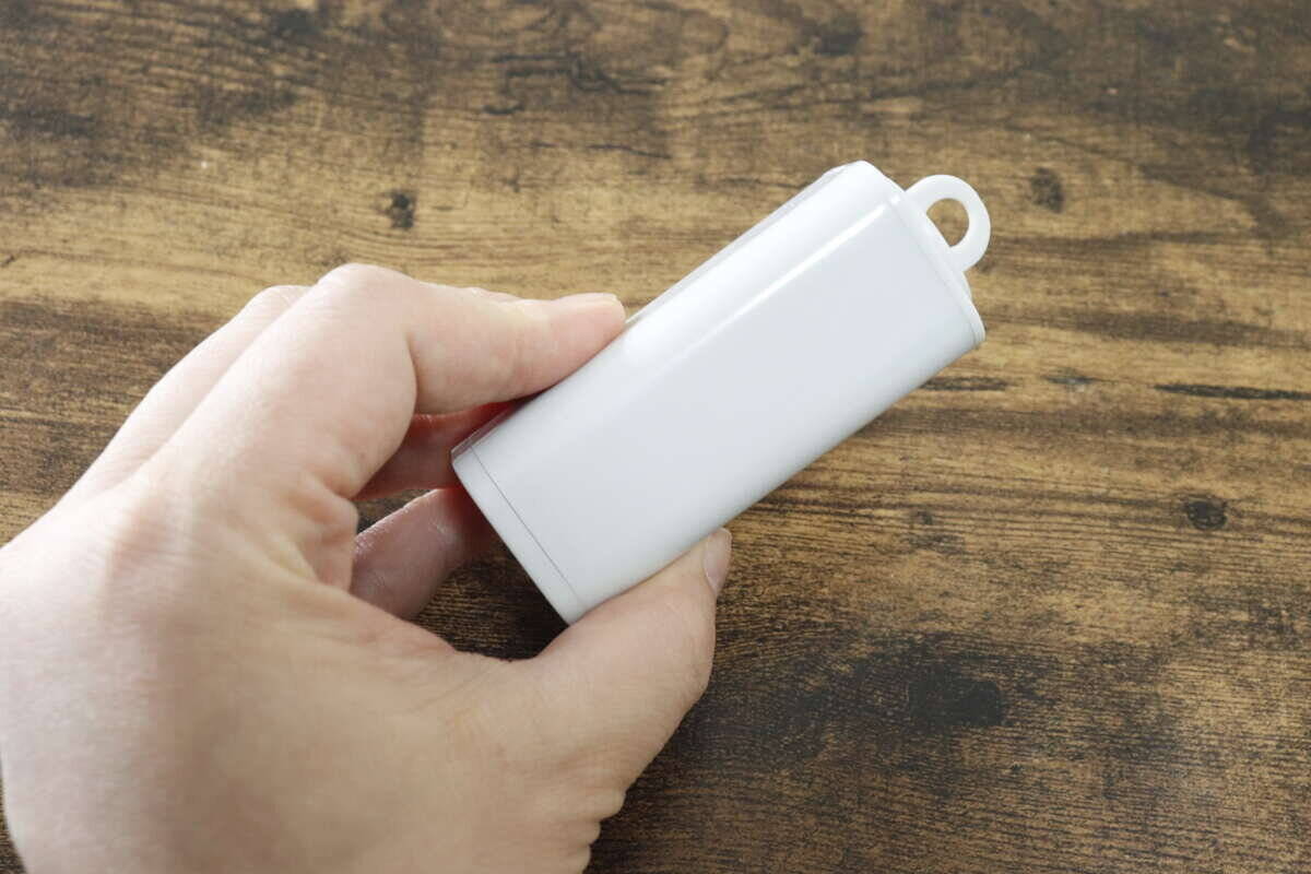 こんなに小さくなっちゃうの！？本体を押し出すと…？出先でスマートに使える100均グッズ