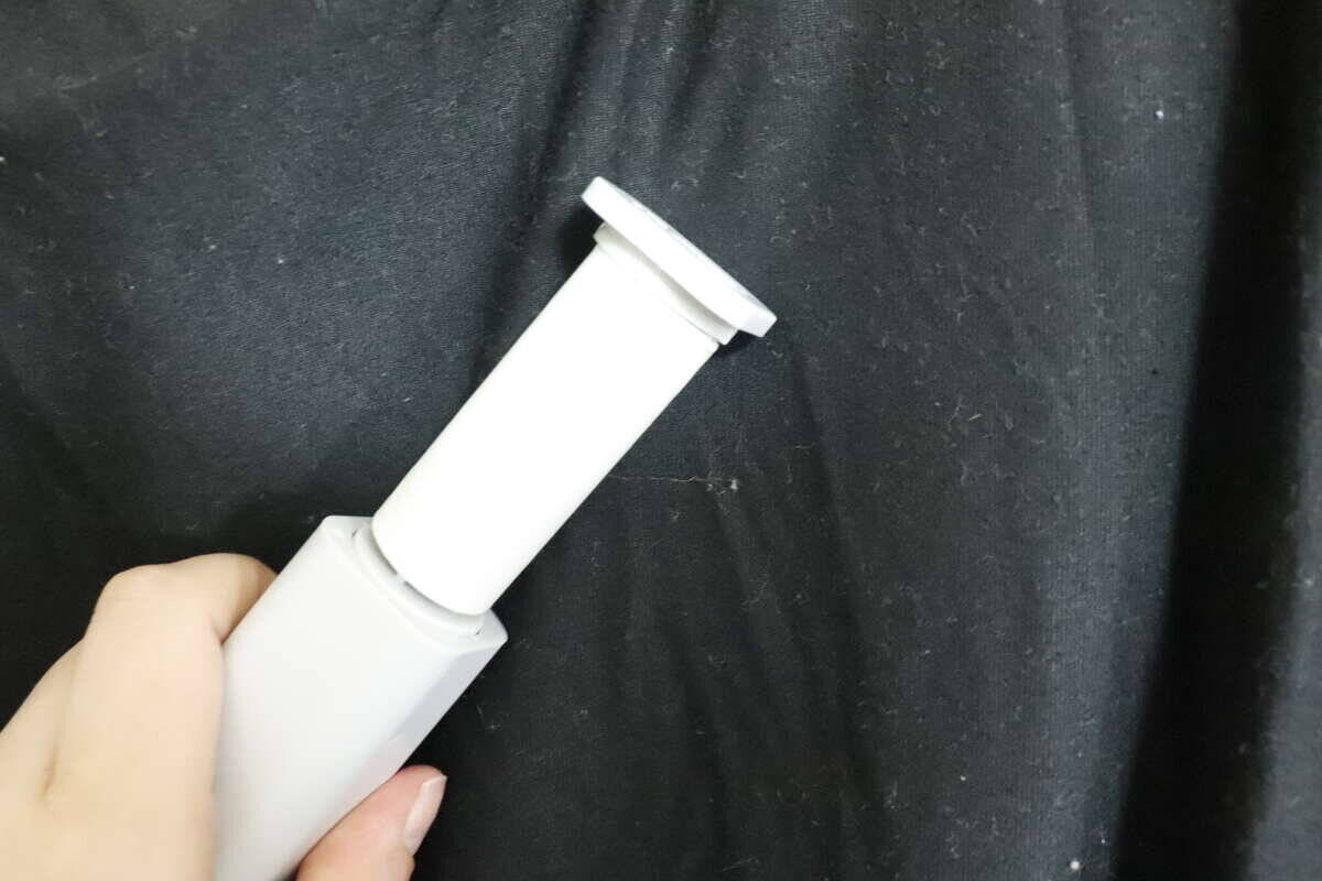 こんなに小さくなっちゃうの！？本体を押し出すと…？出先でスマートに使える100均グッズ