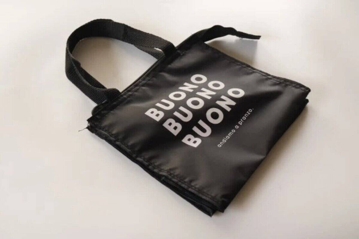 「100均で買った」って言うと驚かれる！普通に見えて機能的！家族分揃えたくなるバッグ