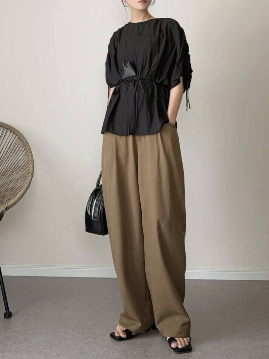 夏は「黒ブラウス」で周りと差をつけて♡パンツ合わせも華やかにキマる！大人のこなれスタイル