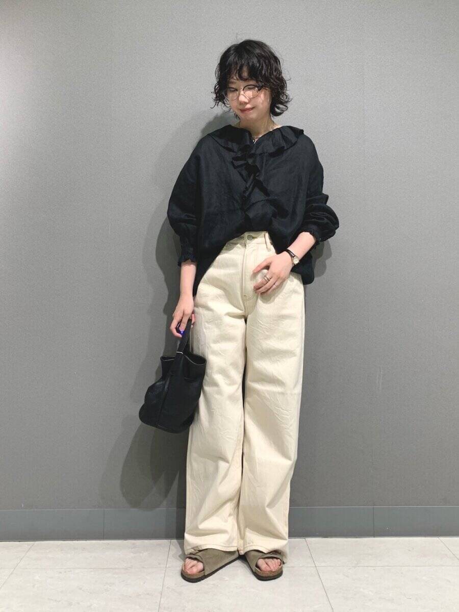 夏は「黒ブラウス」で周りと差をつけて♡パンツ合わせも華やかにキマる！大人のこなれスタイル