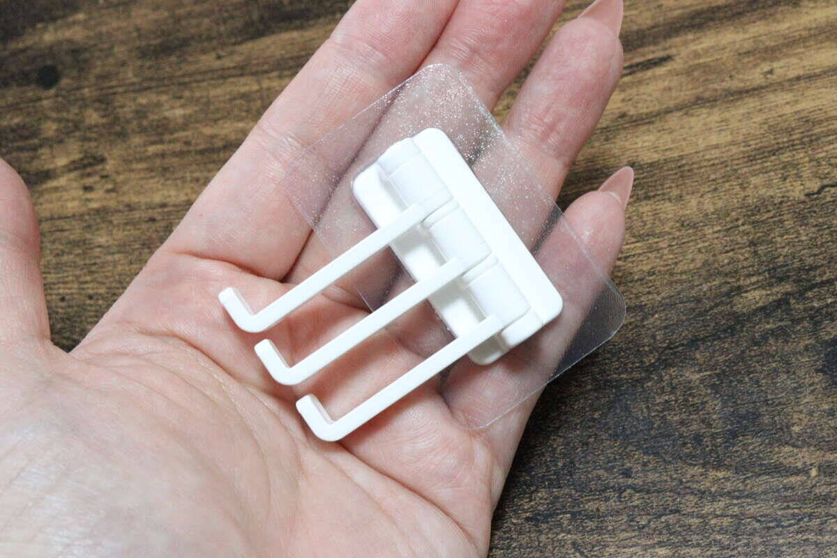 同僚のロッカー見て100均に走ったわ！「どこ置いたっけ…」を防げる！ありがたいフック