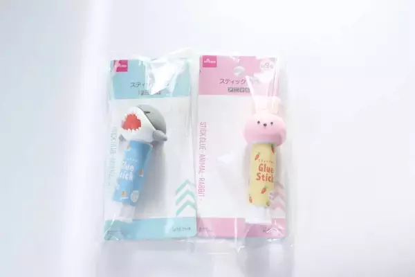 即カゴ行き！「重いけどあえて欲しい」デスクで目が合うと癒やされる100円文具