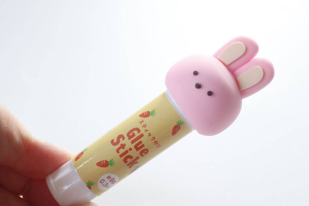 即カゴ行き！「重いけどあえて欲しい」デスクで目が合うと癒やされる100円文具