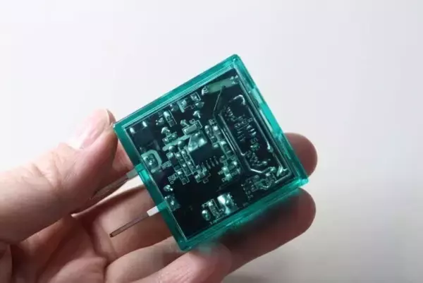 100均にこんな便利なのがあるなんて！充電環境が整う！優秀ガジェット3選