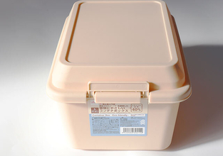 ダイソーで良いの見つけた！色味もサイズも理想的♡生活感がすっきり消えるコンテナボックス