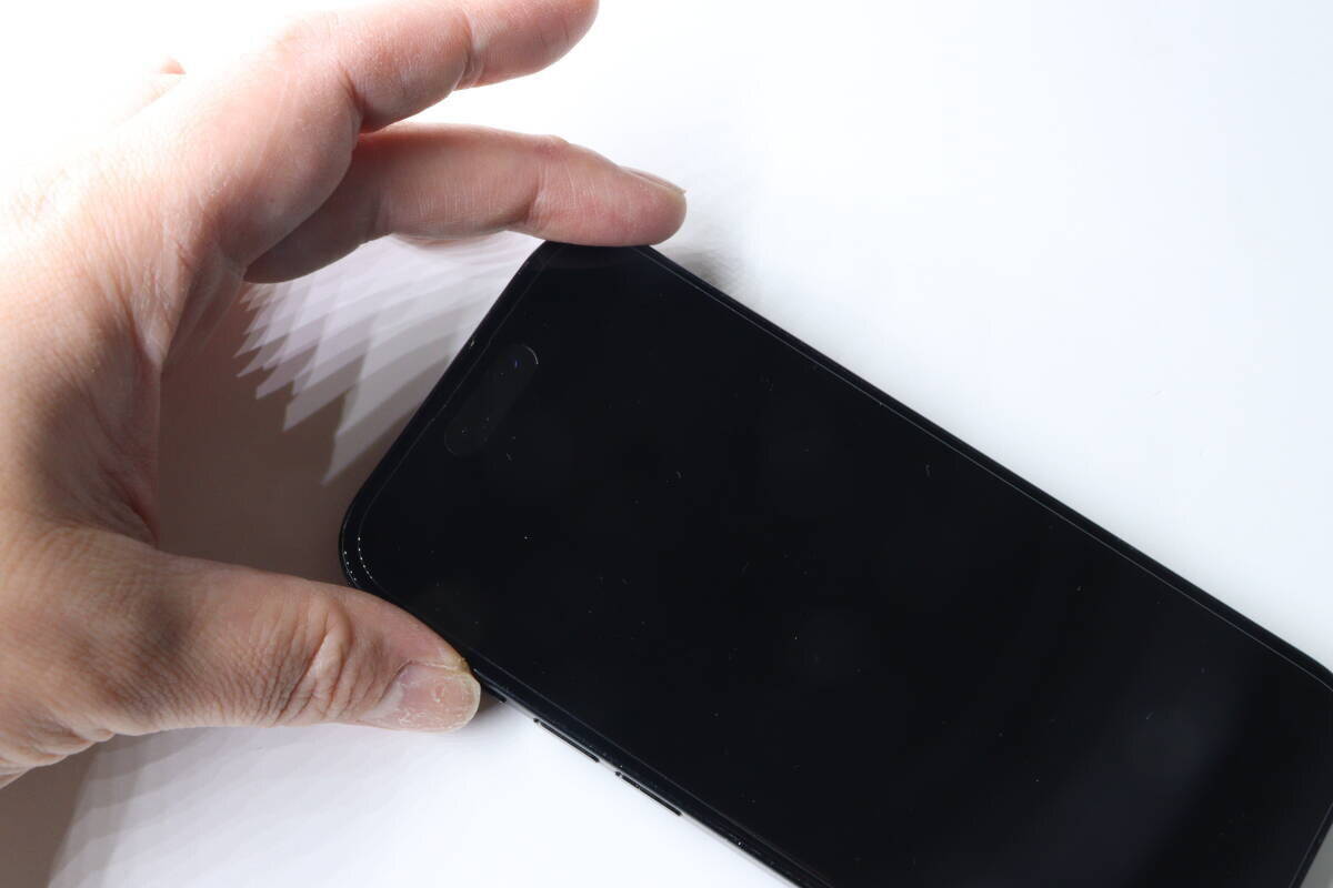 100均で300円なら十分すぎる！他所だと安くても1000円超え…スマホを守る安心グッズ