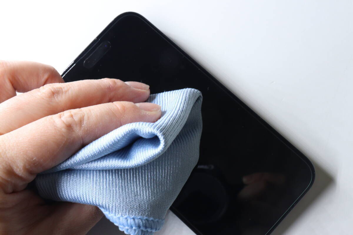 100均で300円なら十分すぎる！他所だと安くても1000円超え…スマホを守る安心グッズ