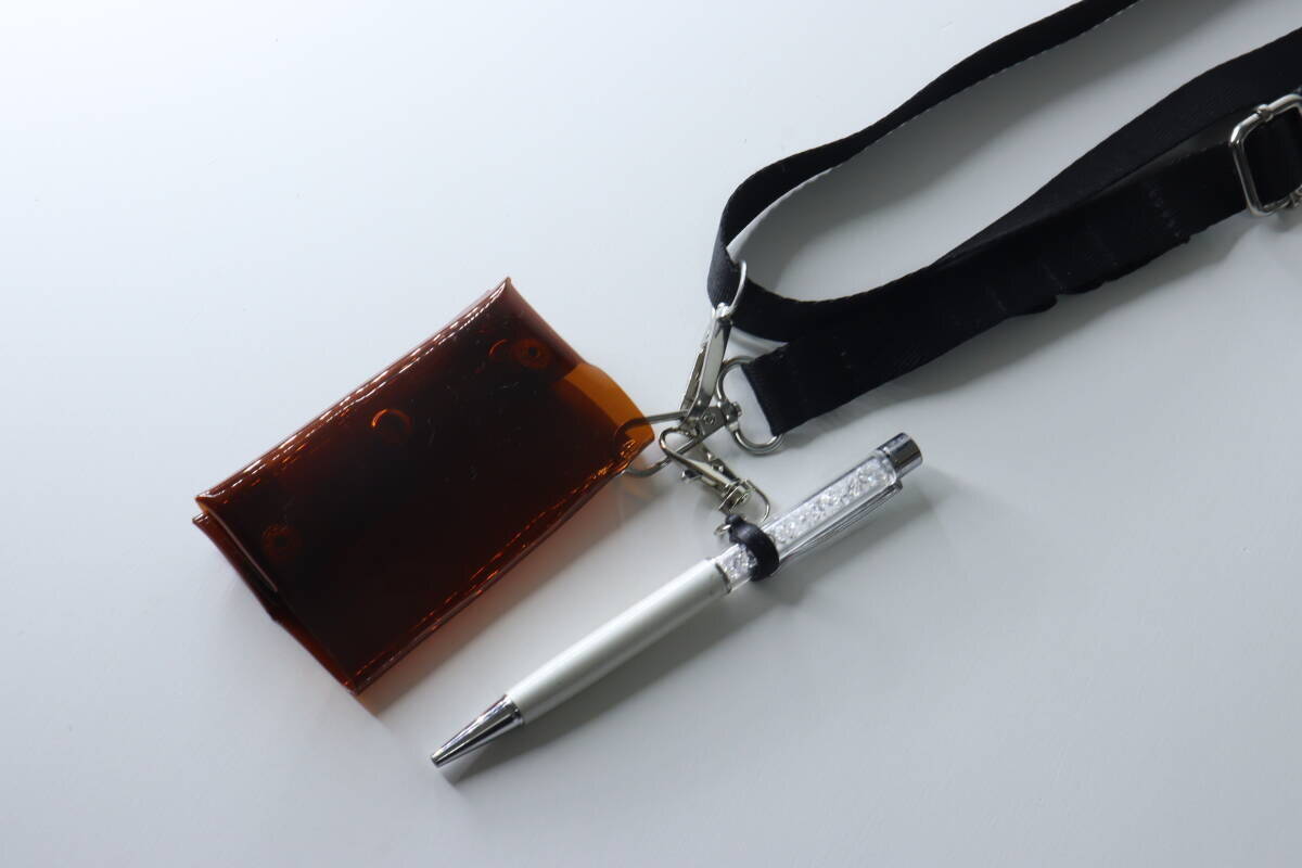100均で見つけて感動！「探す手間がなくなる」「振っても落ちない」使いやすさ満点便利グッズ