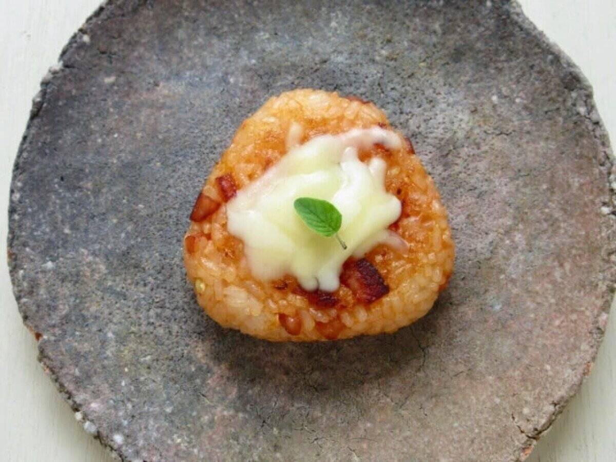 「もはやこれは、おかずいらない！」「お弁当これだけでいいや」絶品アレンジおにぎりレシピ6選