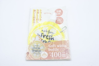 セリアでとりあえず買っとくべき！溶けたら中身は有効活用♡保冷剤代わりに使えるボトル