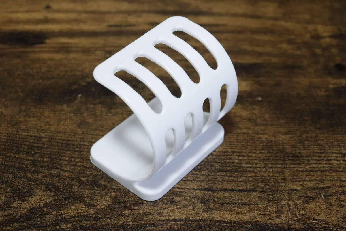 100均のホルダーが最適解。「直置きするとすぐカビる…」快適性が上がる浴室収納グッズ