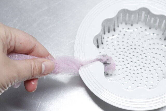 ダイソーさんスリット入れたの天才じゃない？！作った人に拍手したくなるキッチン便利グッズ