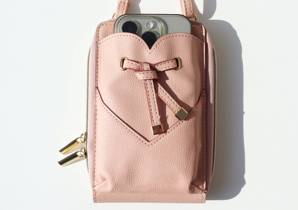 これ付録でいいんですか？！可愛いだけじゃなくて機能的♡人気ブランドの便利なスマホショルダー