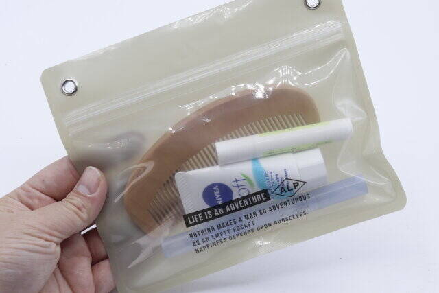 朗報！ダイソーにも売ってるよ～！お洒落さんが注目してるあのブランド風のジップバッグ