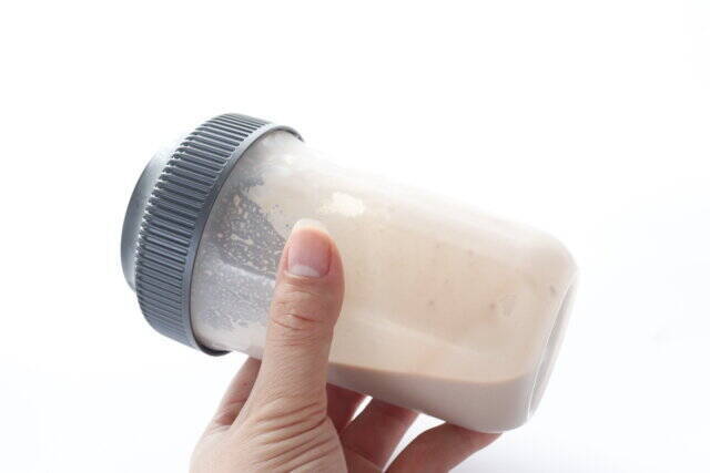 セリアにお洒落なタイプが出てたよ～！作って飲むまでコレ1つ♡至れり尽くせりなシェイカー