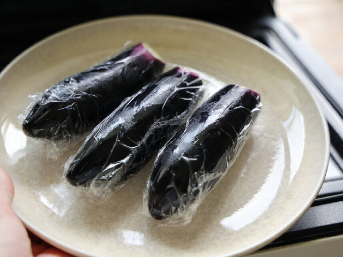火を使わずにレンジでとろっとろ！じゅわっと味しみしみ！ごま香る中華風蒸しなす