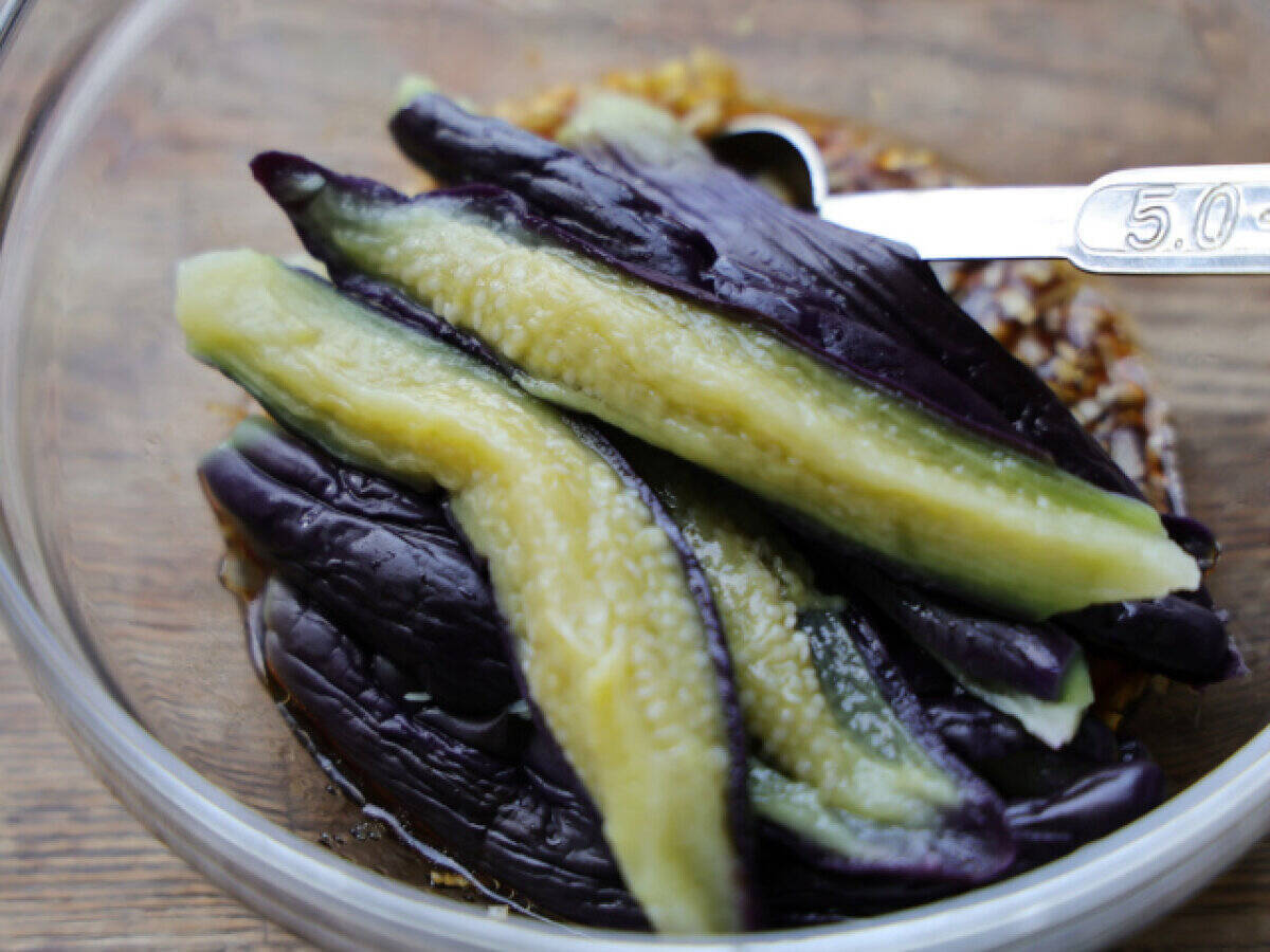 火を使わずにレンジでとろっとろ！じゅわっと味しみしみ！ごま香る中華風蒸しなす