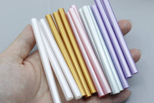 ダイソーでこんな色も出てるって知ってた？何かと使える万能スティック