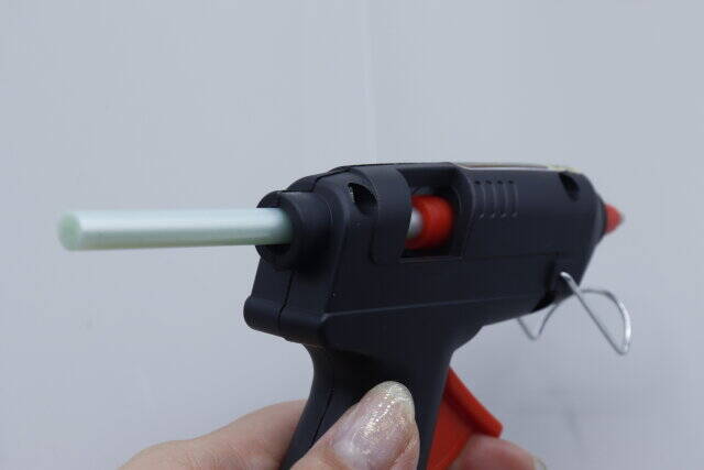 ダイソーでこんな色も出てるって知ってた？何かと使える万能スティック