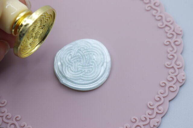 ダイソーでこんな色も出てるって知ってた？何かと使える万能スティック