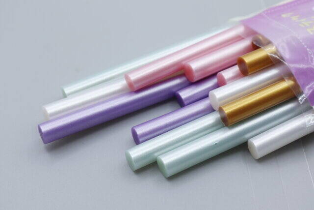 ダイソーでこんな色も出てるって知ってた？何かと使える万能スティック