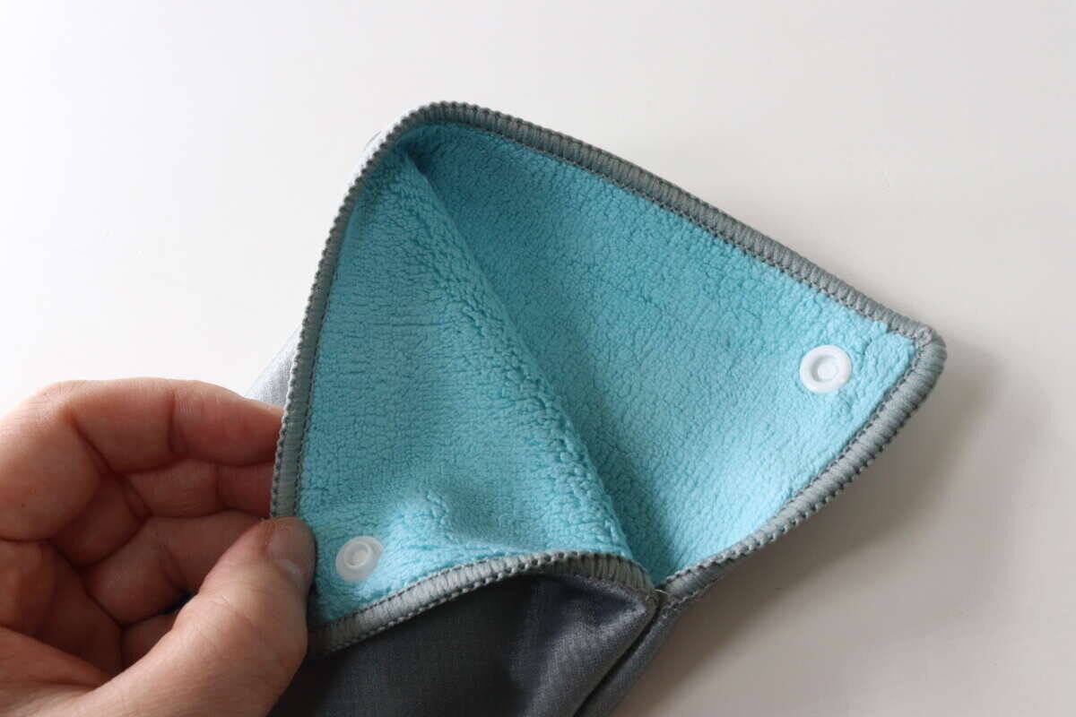 100均のこれ考えた人に拍手！「自分もクールダウンできる！」一石二鳥のボトルカバー