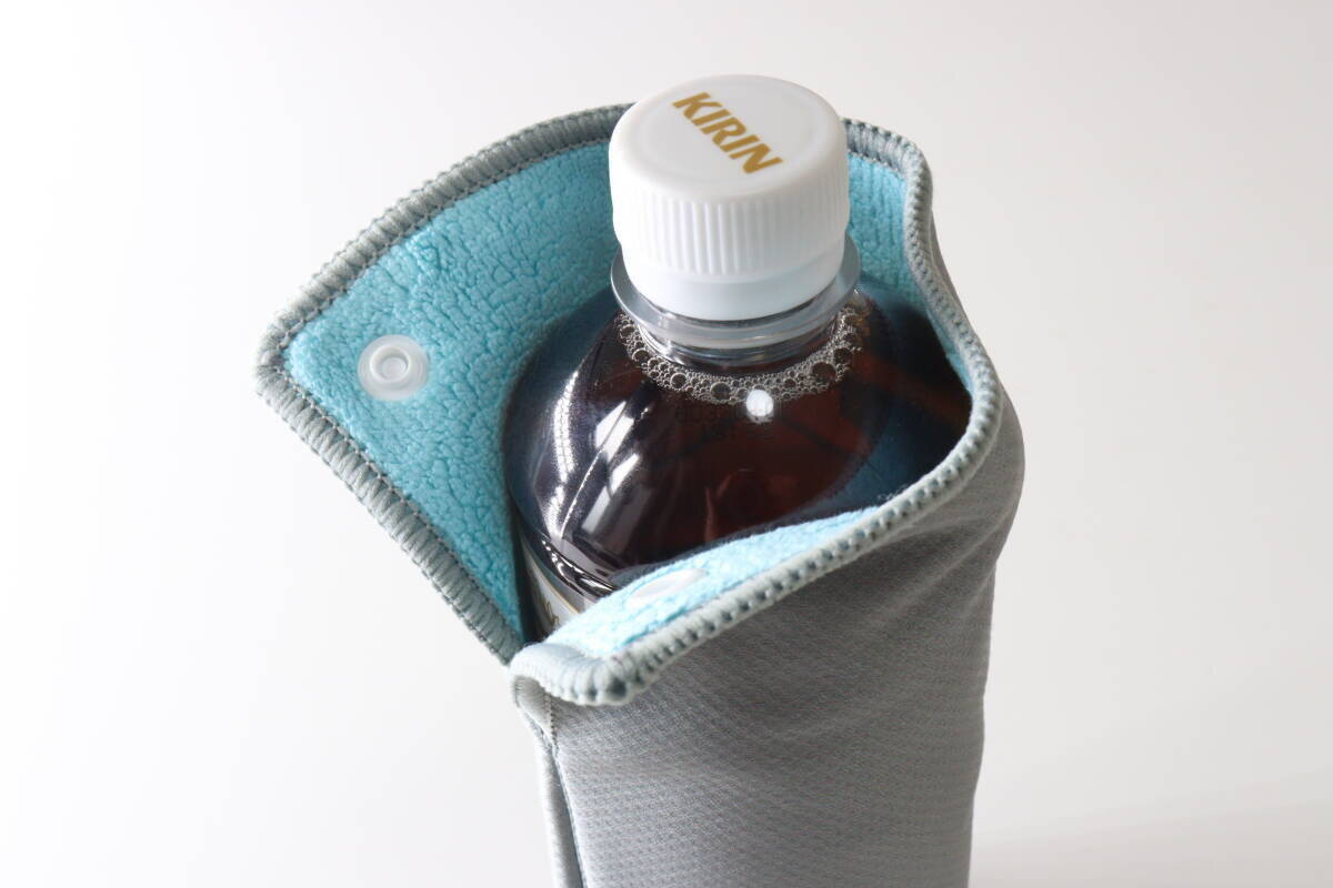 100均のこれ考えた人に拍手！「自分もクールダウンできる！」一石二鳥のボトルカバー