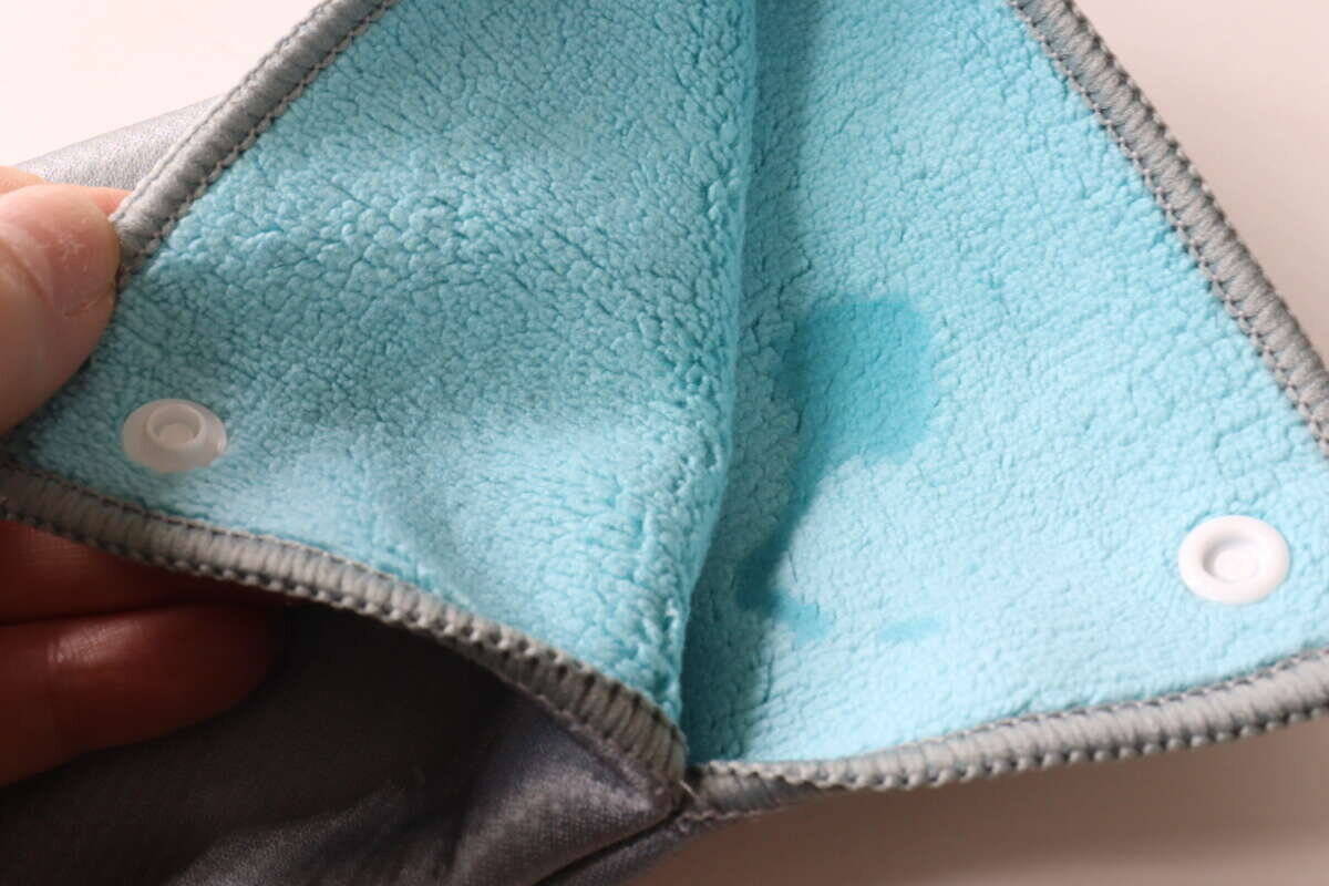 100均のこれ考えた人に拍手！「自分もクールダウンできる！」一石二鳥のボトルカバー