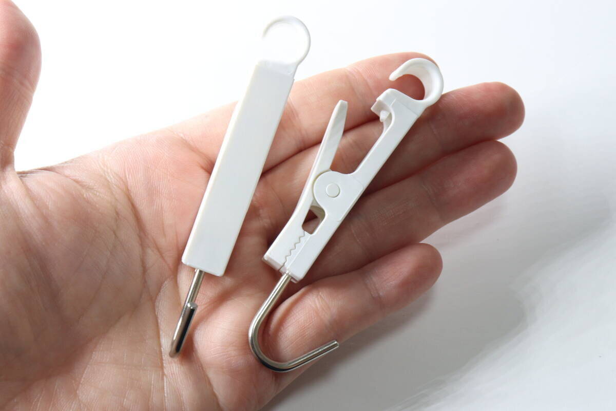 100均のフックがとにかく凄いよ！挟む＆掛けるの2WAY仕様！しかも角度も調整できる！