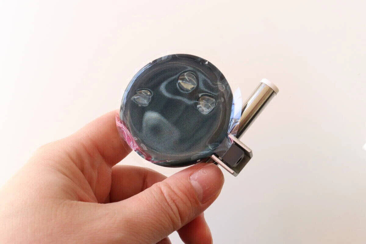 100均のフックがとにかく凄いよ！挟む＆掛けるの2WAY仕様！しかも角度も調整できる！