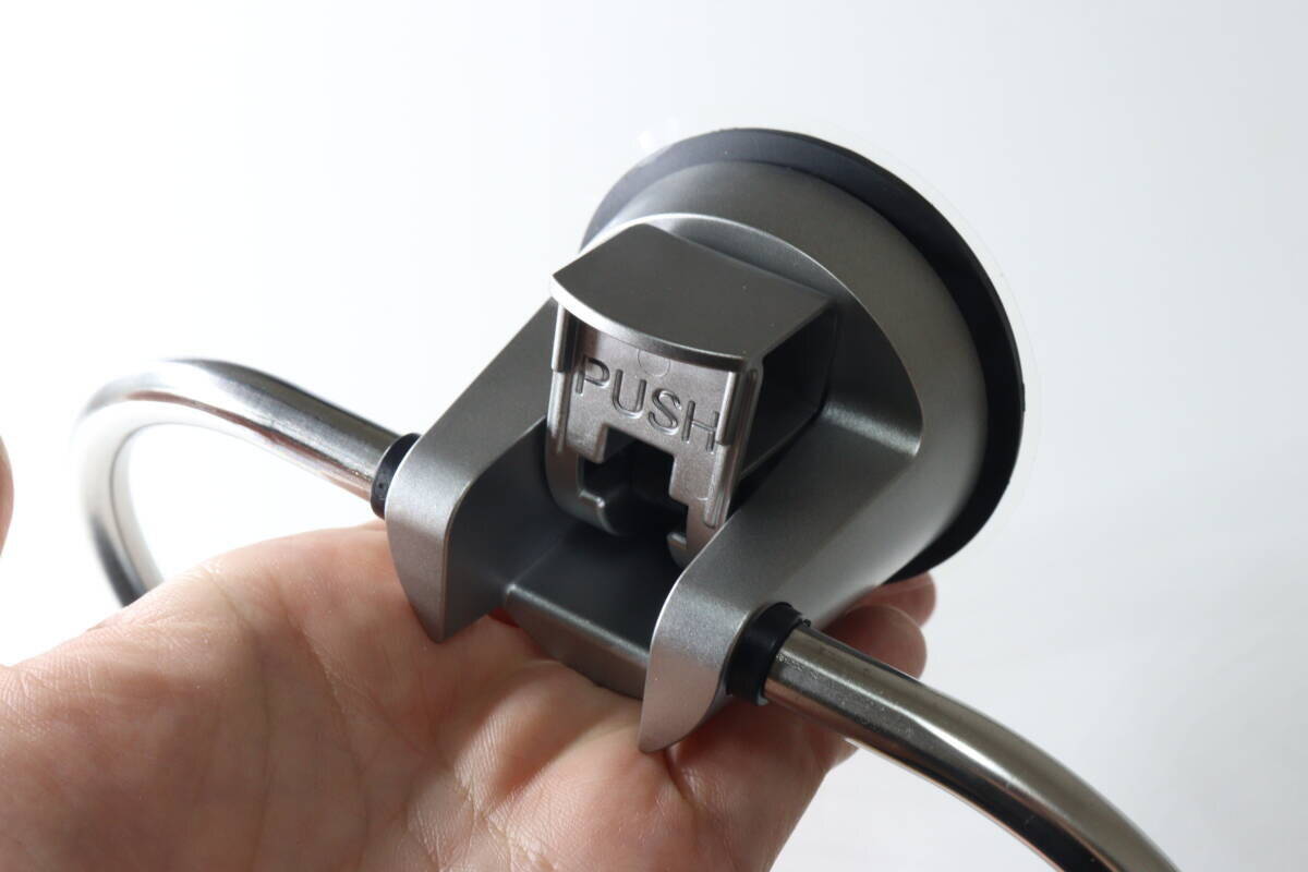 しれっと凄いもの出してる！「吸盤なのにざらざら面もいけんの？」高機能な100均便利グッズ