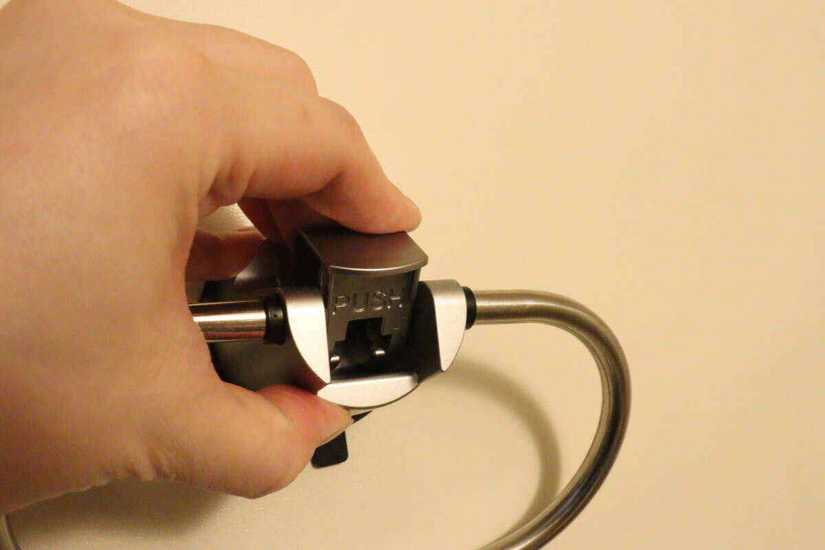 しれっと凄いもの出してる！「吸盤なのにざらざら面もいけんの？」高機能な100均便利グッズ